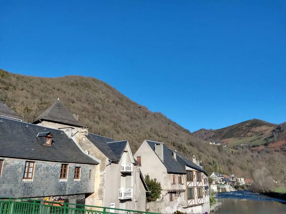 Rue Hotel d'Ville Sarrancolin